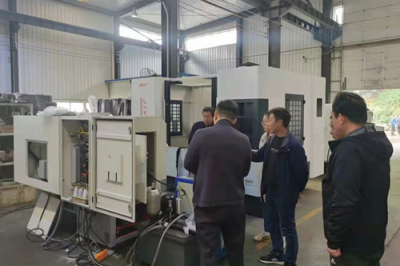 河南新(xīn)鄉摩耐特活塞有限公司(sī)韓總一行來公司參觀洽談