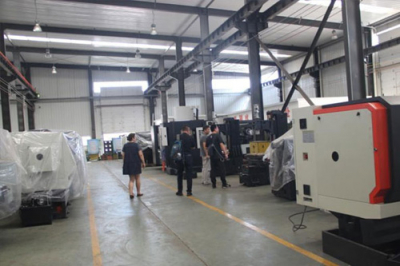 大(dà)連客戶來(lái)公司參觀考察(chá)